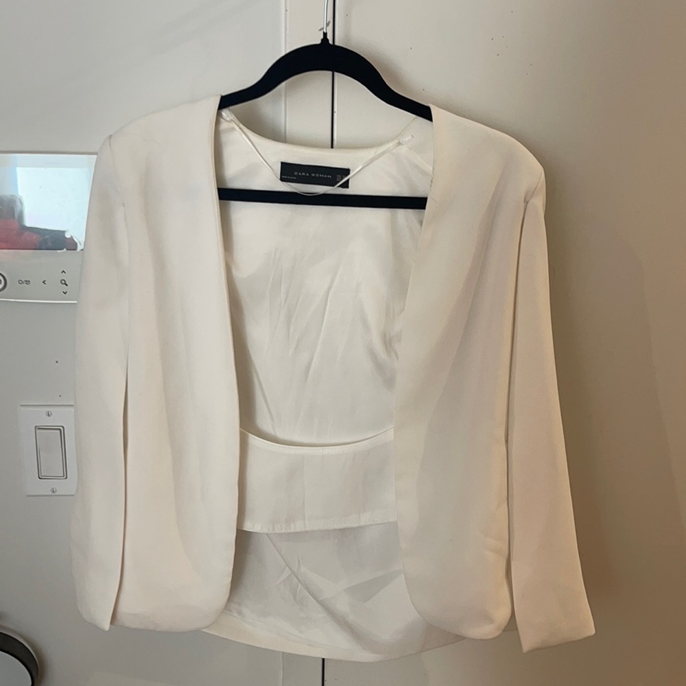 CAPE WHOTE ZARA BLAZER SIZE XS